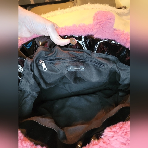 Skinny Dip Furry Tote nwt - Picture 4 of 13